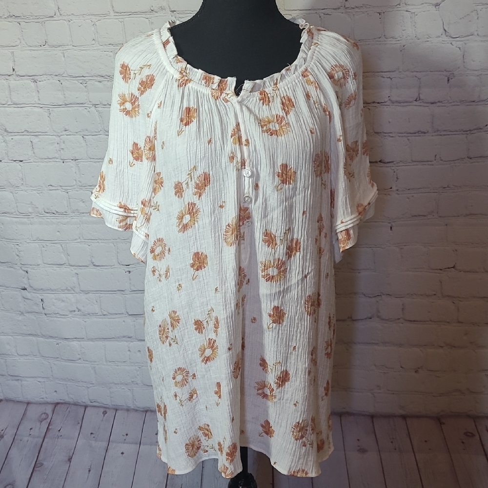 Wonderly White Short Sleeve Peasant Top with Tan Floral Print